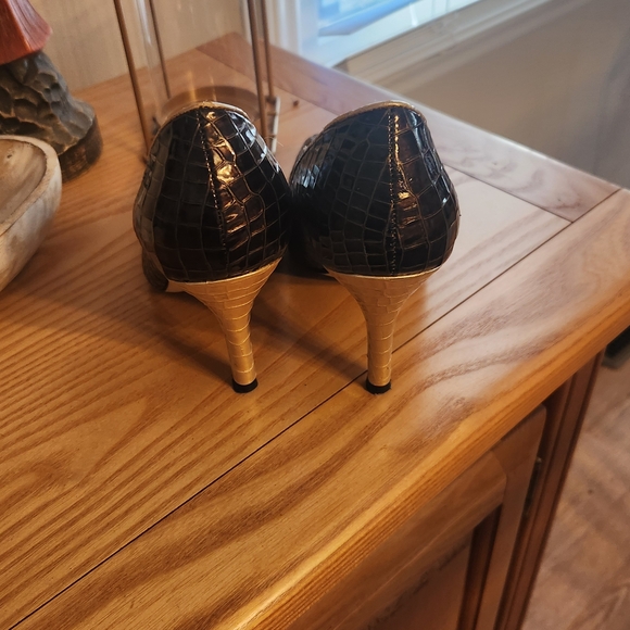J.Renee Brown-Gold Croc-Embossed Women's Heels - Picture 3 of 7
